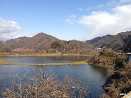 ダム湖　知明湖